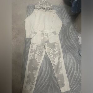Boys Kith Camo sweatsuit